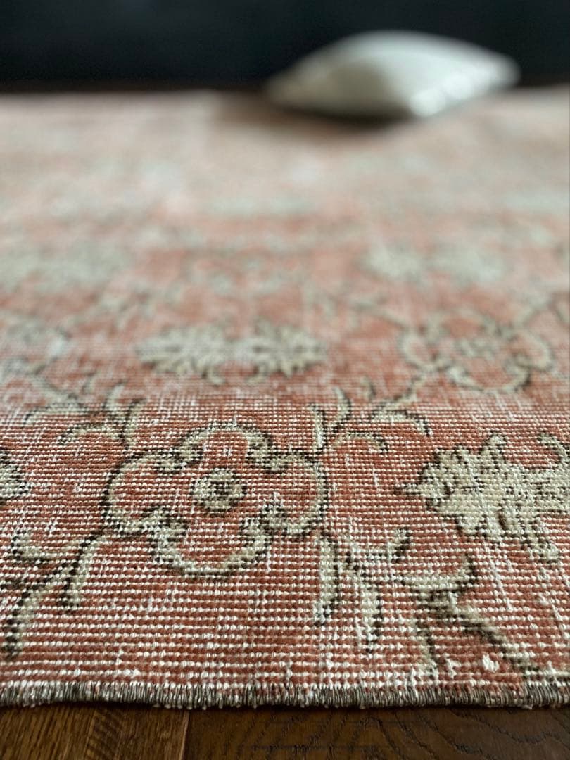 シャビーピーチ紋章柄　ヴィンテージラグ　トルコラグ