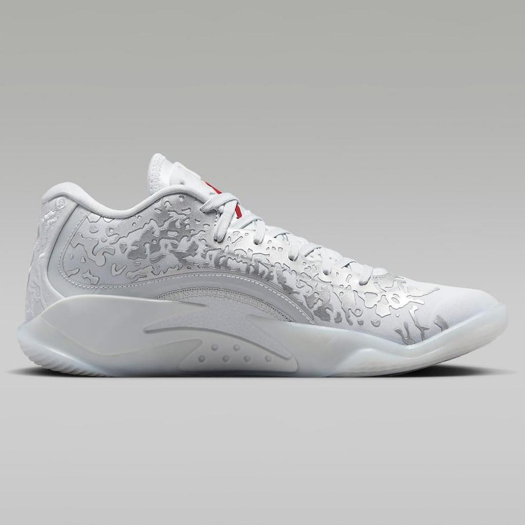 セール　ジョーダン　ザイオン3 PF リキッドメタル 25cm シルバー
