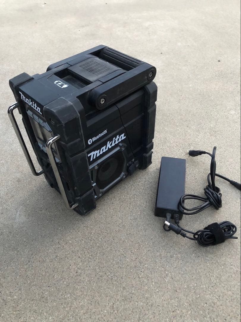 マキタ 10.8/14.4/18V 充電機能付ラジオ MR300