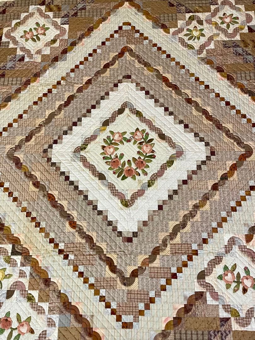 パッチワークキルト　タペストリー　ベッドカバーサイズ