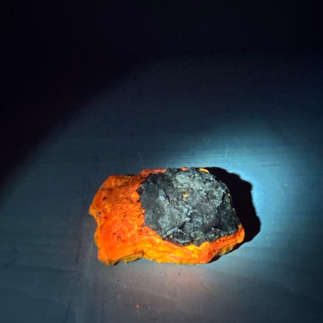 北海道石　然別オパール　蛍光オパール172g