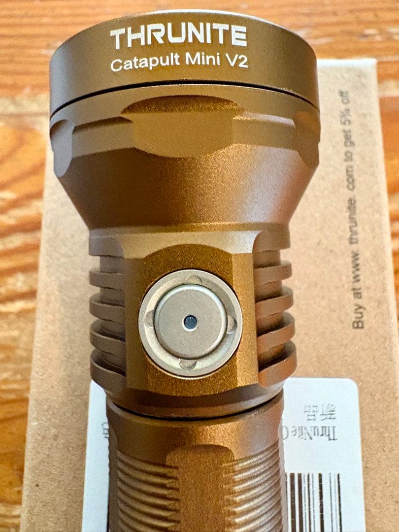 ThruNite Catapult Mini V2 充電式懐中電灯　LEDライト