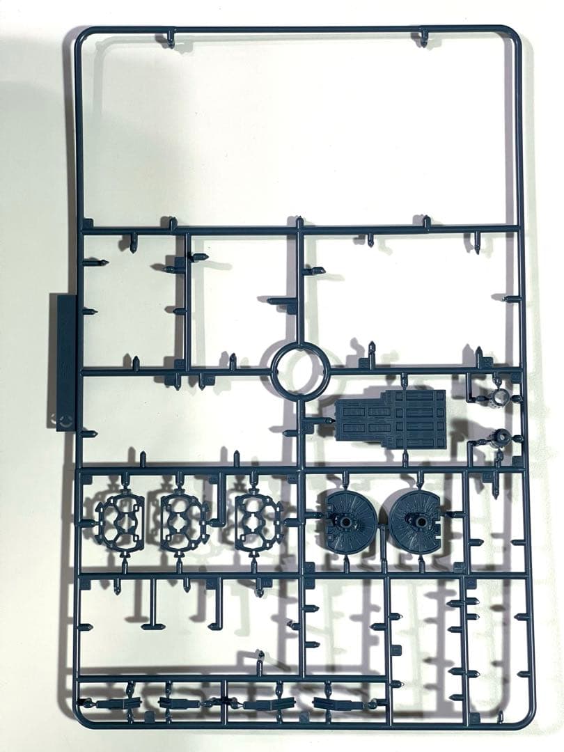 組立途中【バンダイ】宇宙戦艦ヤマト2199 コスモリバースVer. 1/1000