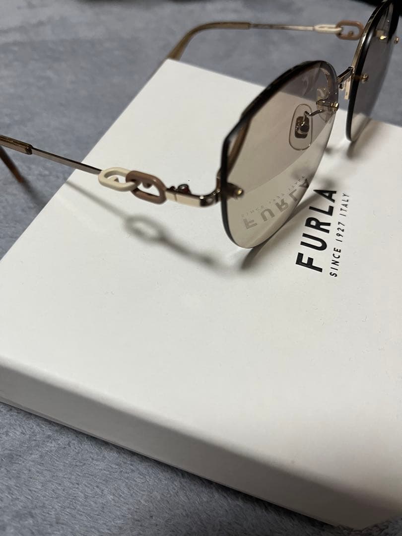 FURLA ゴールドフレーム ブラウンレンズ サングラス