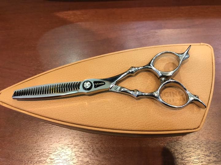 トギノン　ネオクイーンR28 5.8インチ　20% セニング 美容師