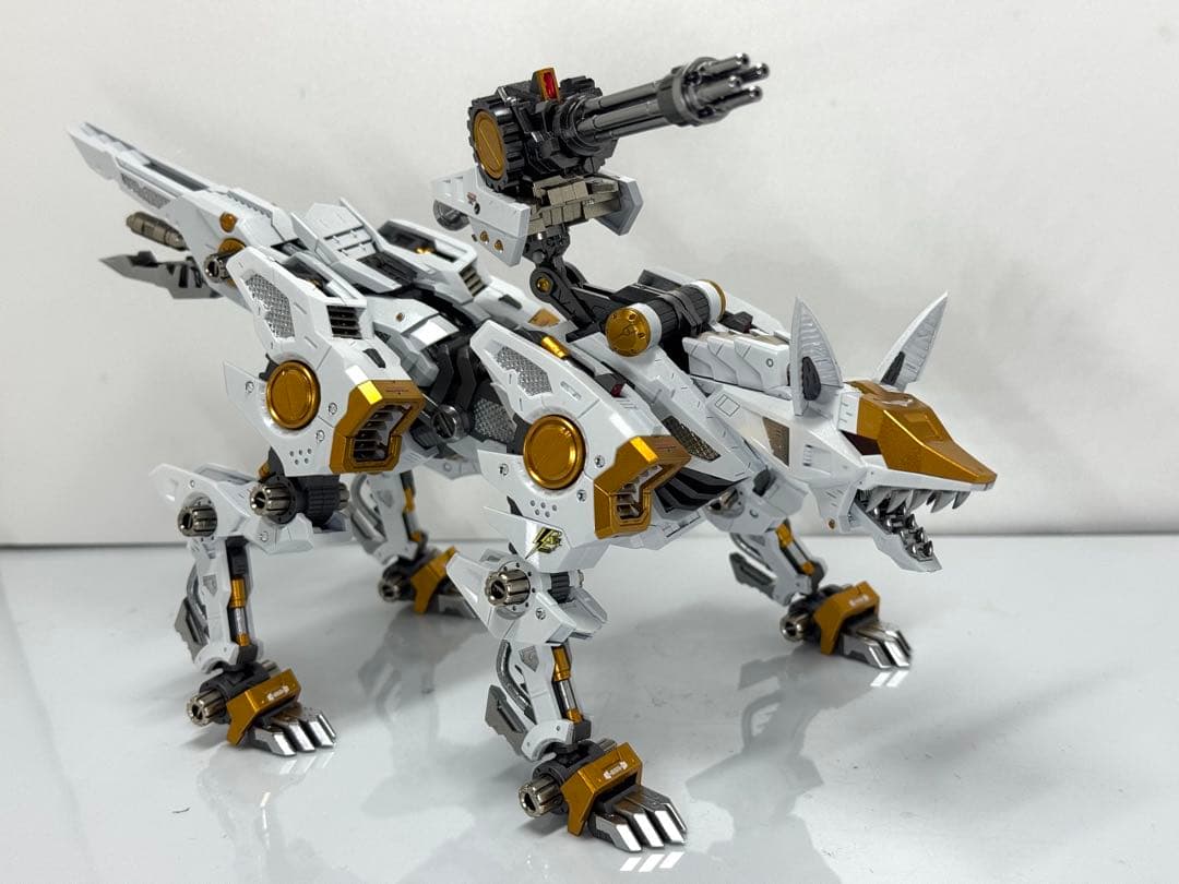 コトブキヤ　HMM ゾイド　シャドーフォックス　寒冷地仕様　全塗装