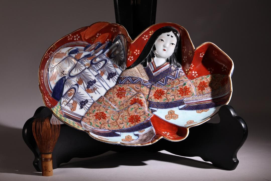 江戸中期　古伊万里　美人形　飾皿　変形皿　色絵金彩　巾40.5㎝ BJ201