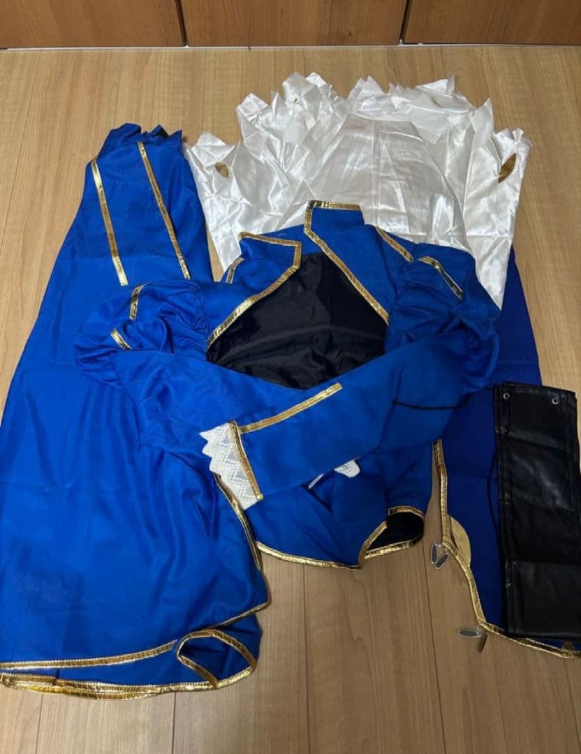 Fate アルトリア(剣)セイバー　コスプレ衣装一式　靴　鎧　ウィッグ付き