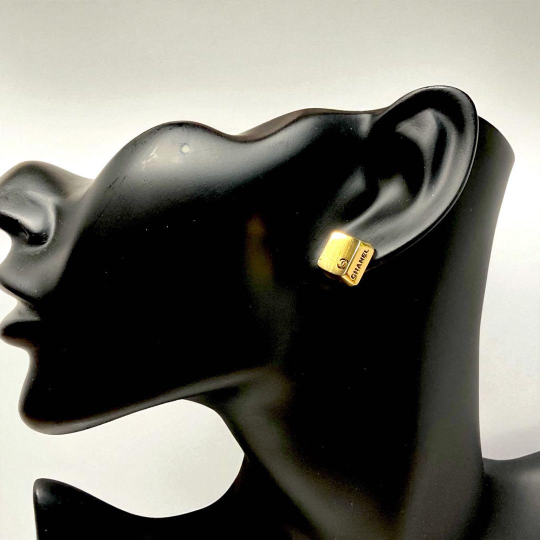 ヴィンテージ CHANEL ココマーク キューブ片耳 ピアス ゴールド 1-87