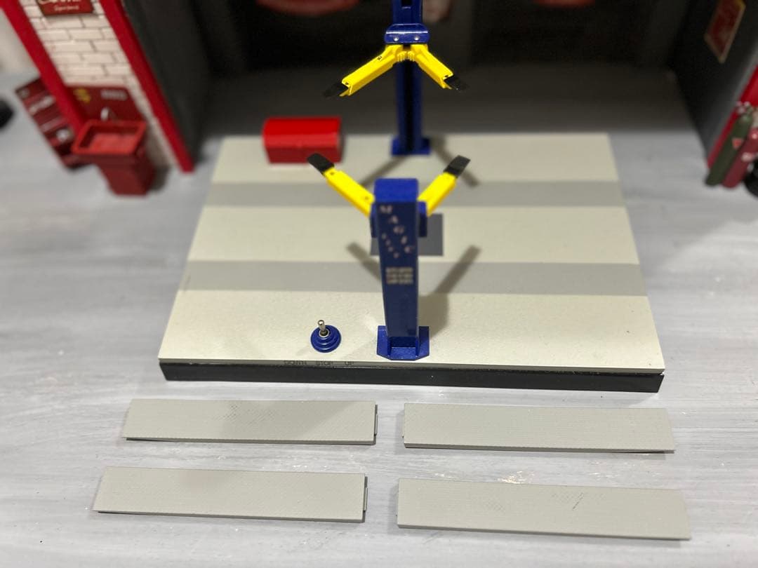 電動リフト　1/24、スナップオントラック、 ディスプレイはおまけ