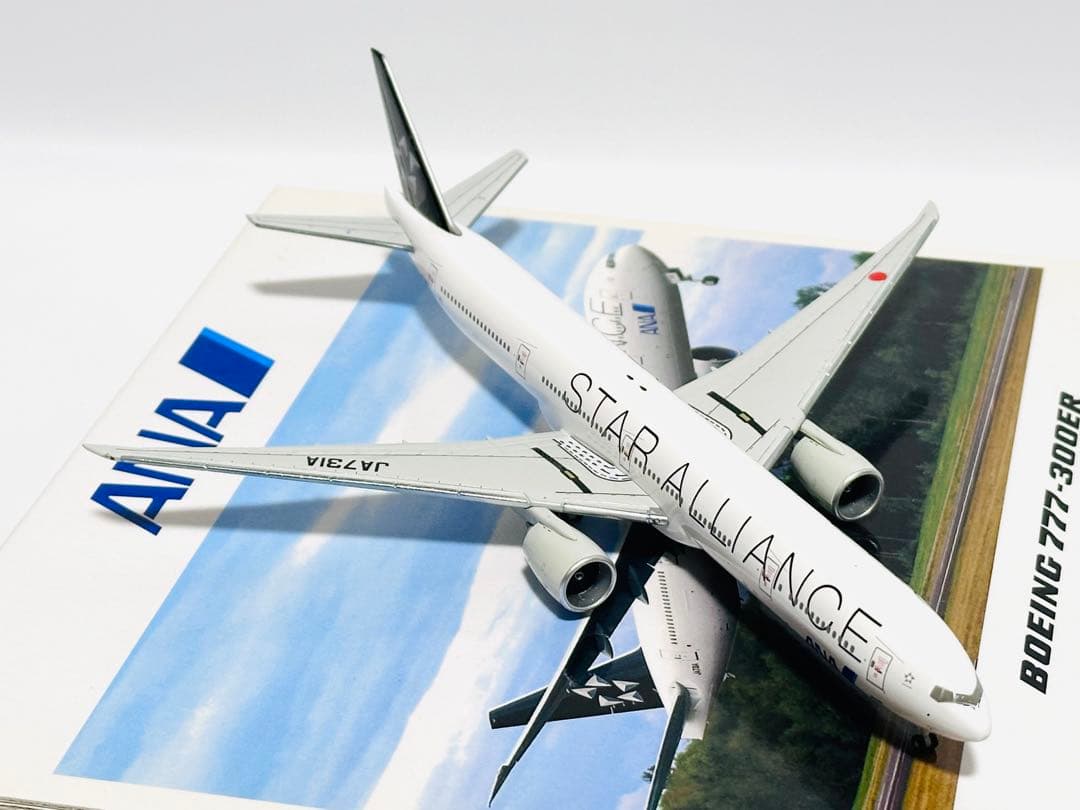 全日空商事 1/400 B777-300ER ANA STAR ALLIANCE
