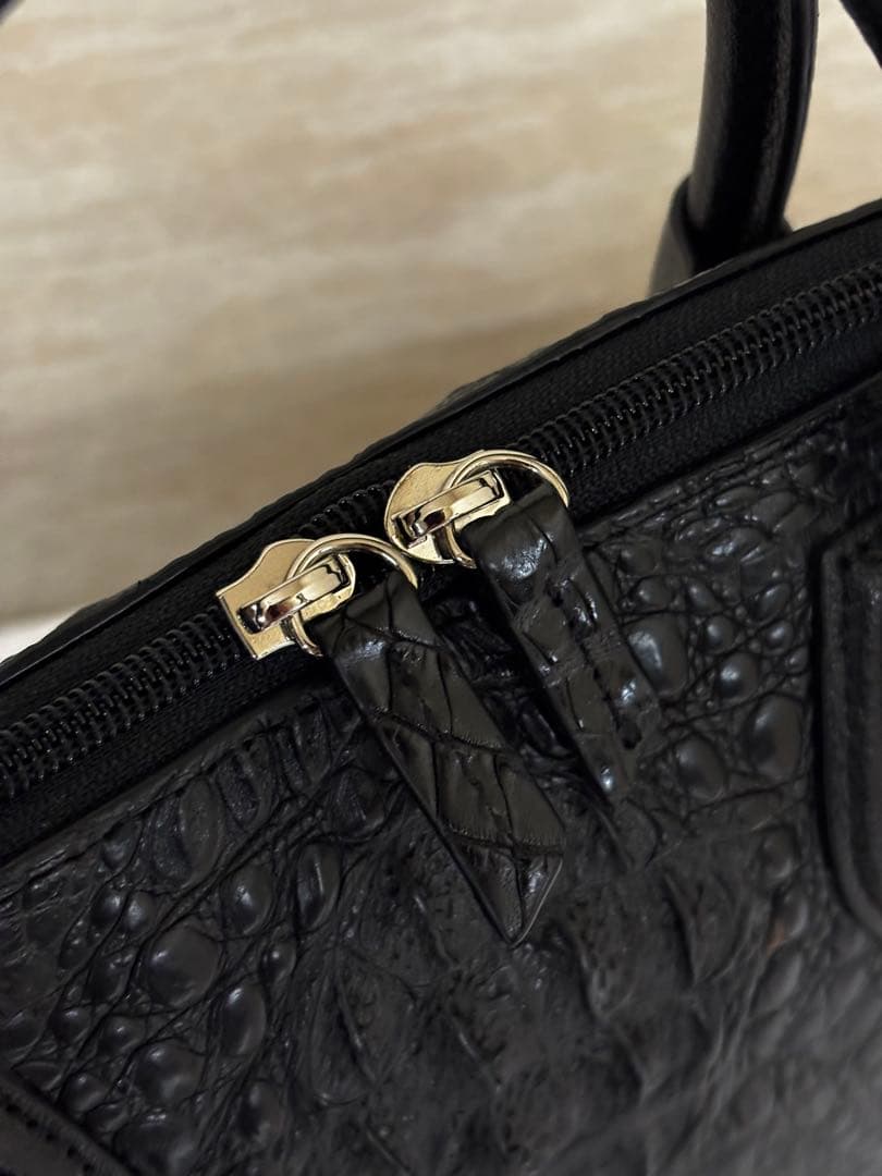 CAIMAN CROCODILE　ハンドバッグ　ブラック　ブガッティ型　新品