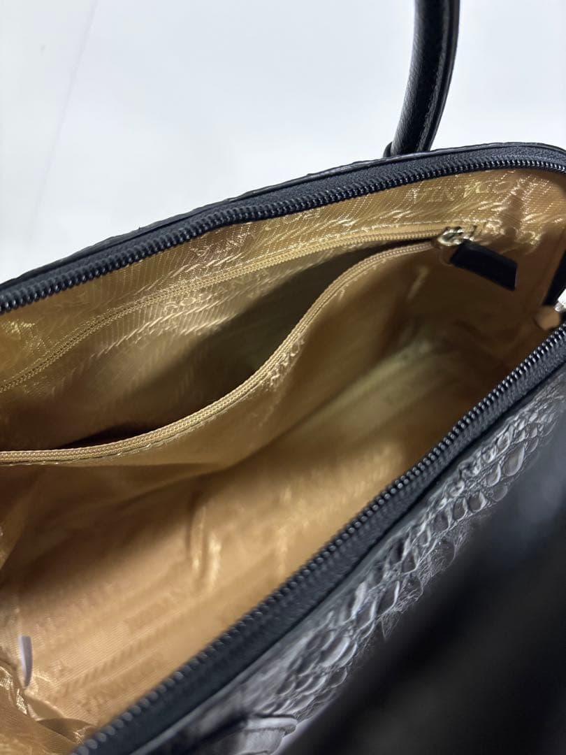 CAIMAN CROCODILE　ハンドバッグ　ブラック　ブガッティ型　新品