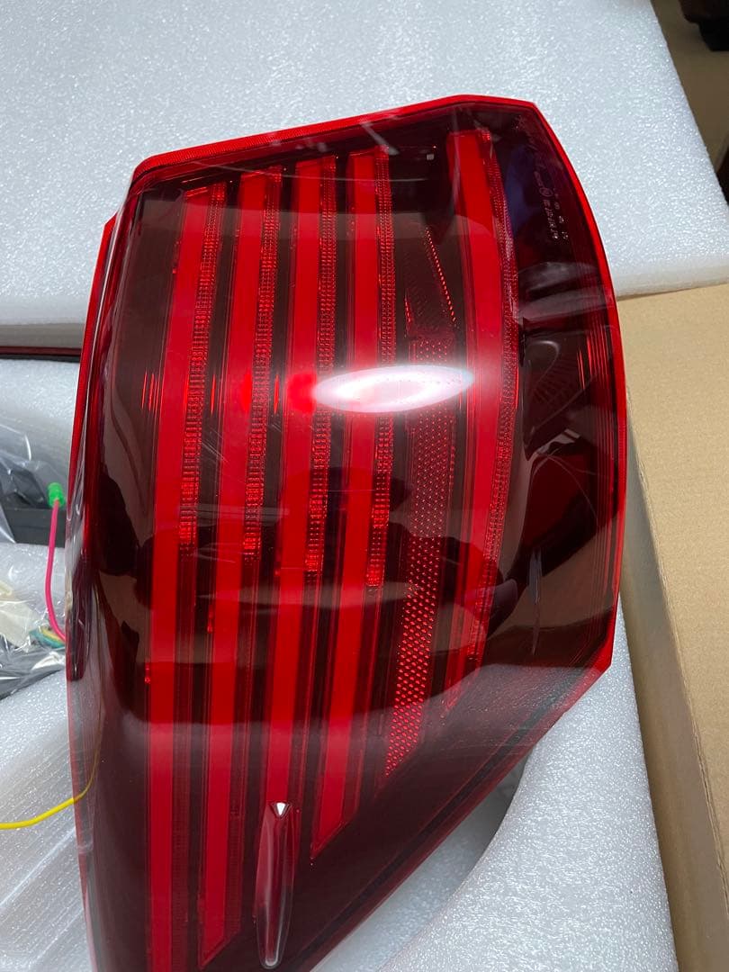 トヨタ　クラウン210 ヴァレンティテールランプ　レッド