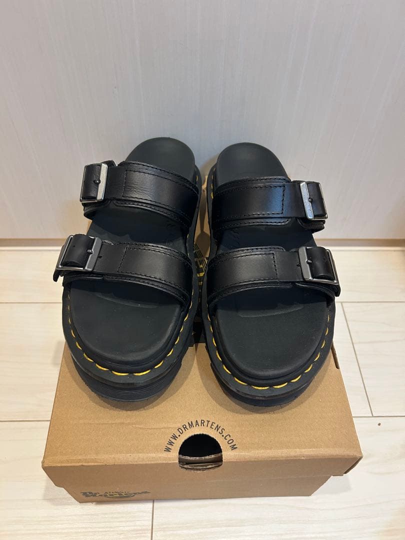 Dr. Martens Myles ブラック サンダル