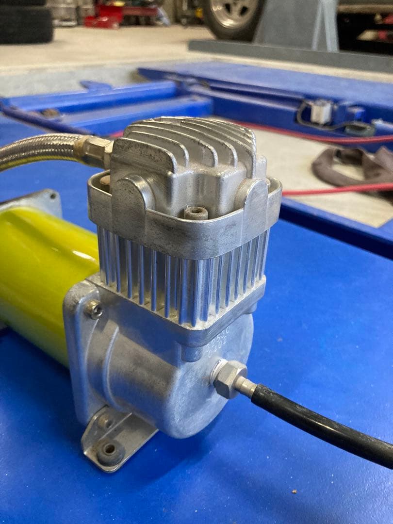 エアサスコンプレッサー