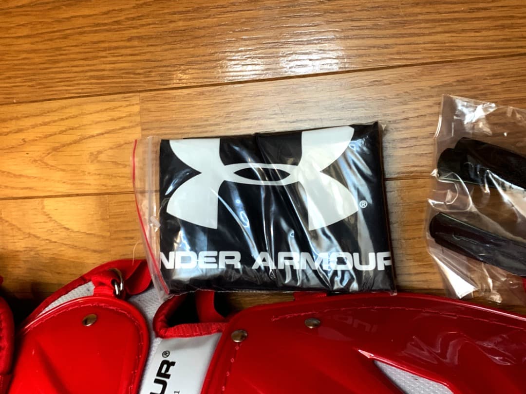 新品2026年アメリカ国内限定発売アンダーアーマー☆キャッチャーレッグガード☆赤