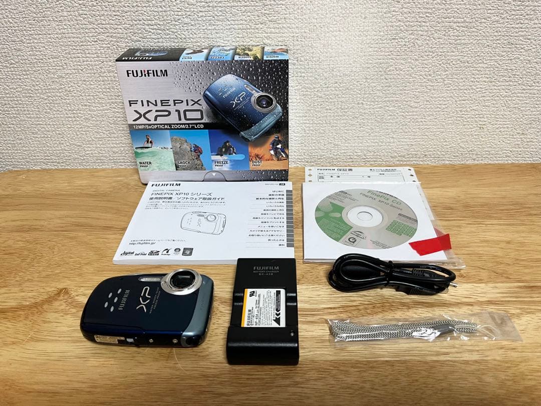 【超美品】FUJI FILM 防水デジタルカメラFinePix XP10