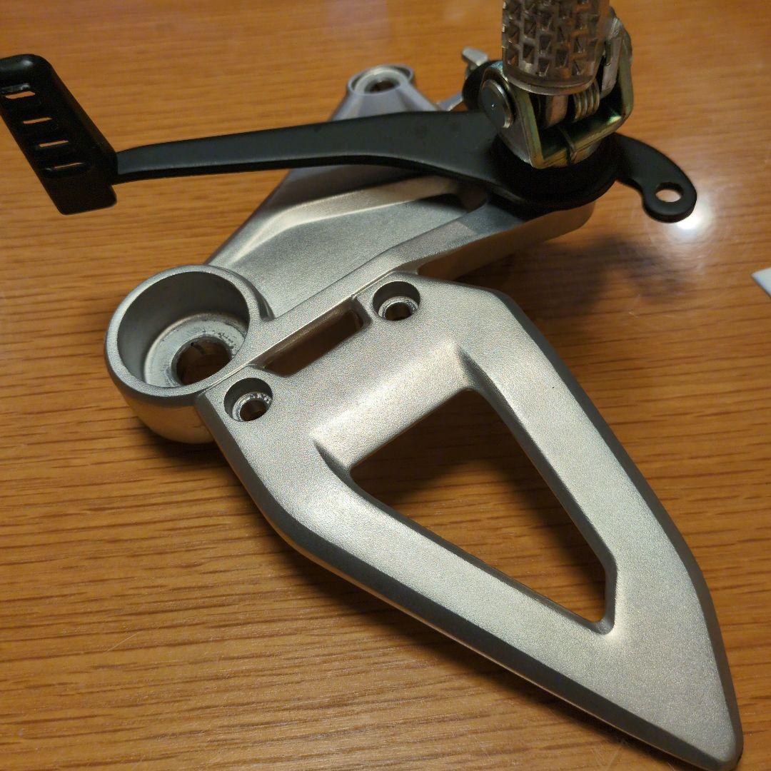 ス*ー様 CB250R MC52 純正ステップ 左右