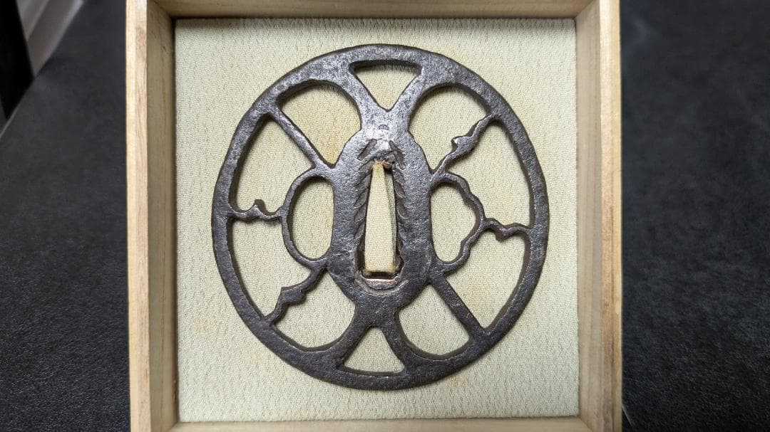 無銘：尾張鍔 雁金透かし 鉄鍔