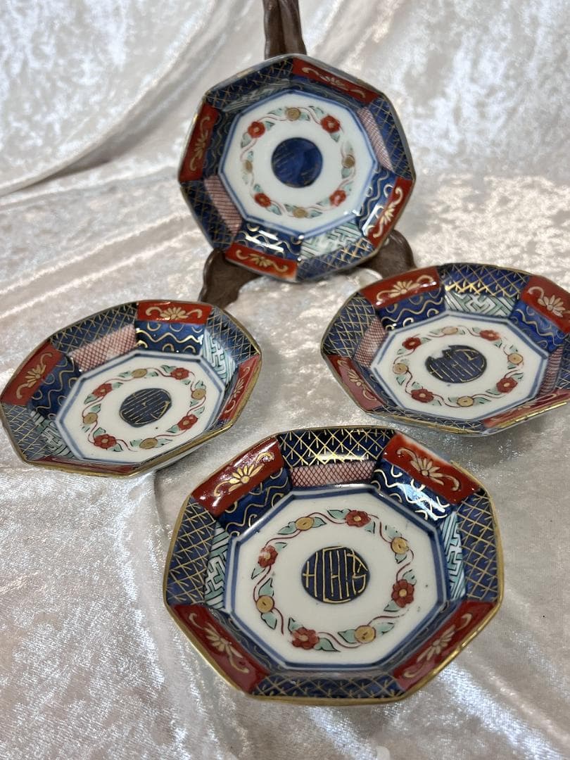 金彩色絵花草紋八角小皿　九谷焼（大聖寺伊万里）　明治　4枚組