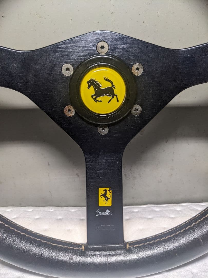 MOMO Cavallino ステアリング ● ホーンボタン、ボス付き