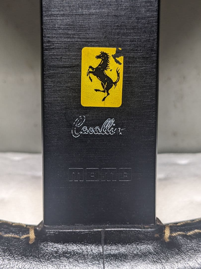 MOMO Cavallino ステアリング ● ホーンボタン、ボス付き