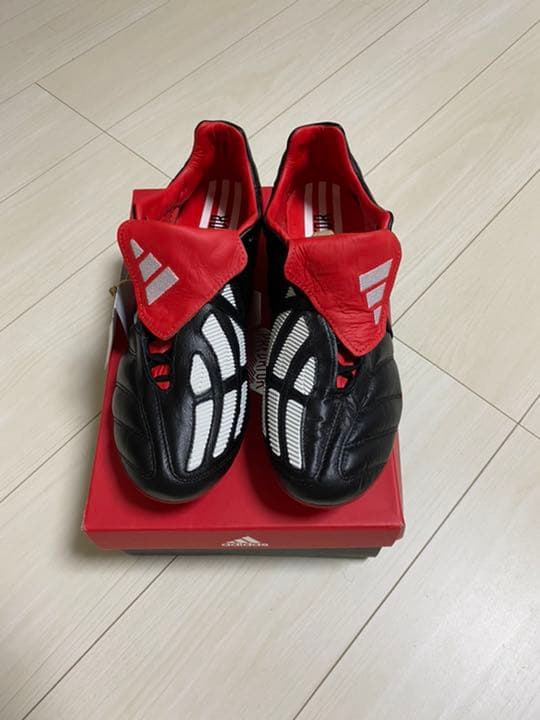 アディダス　プレデターマニア　復刻版