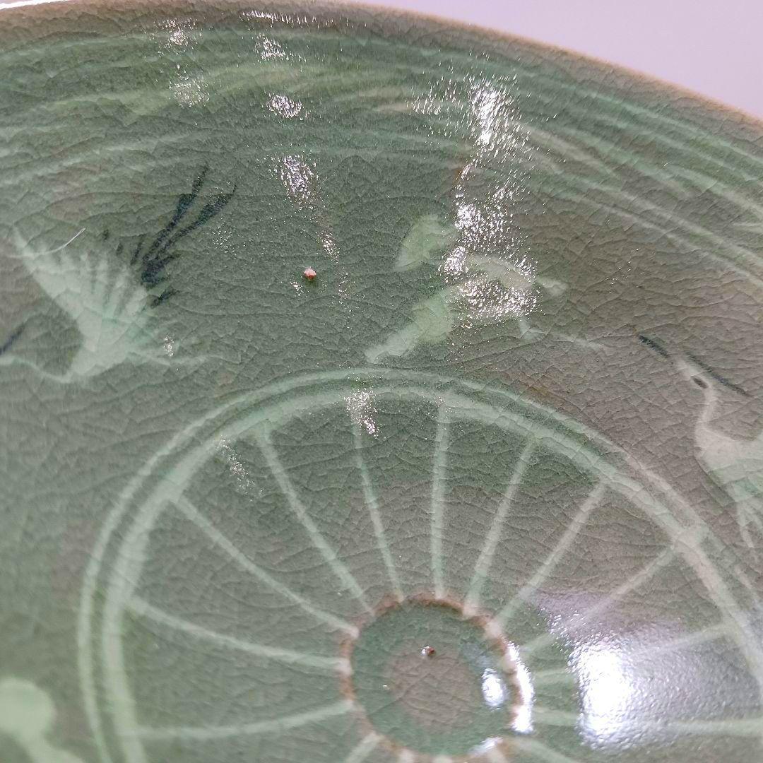 Y3122-94 青磁 雲鶴文 平茶碗 木箱付き