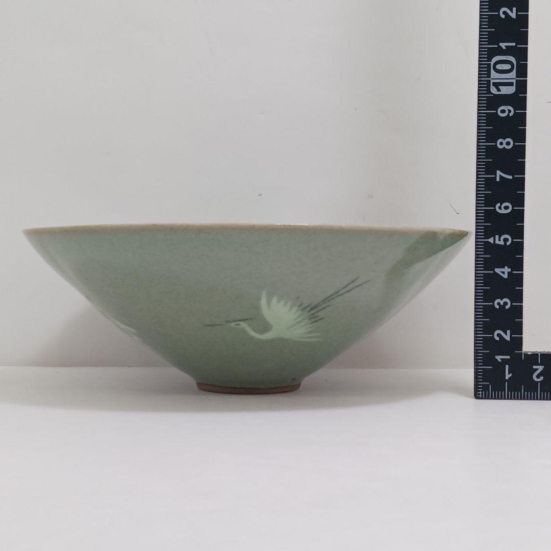 Y3122-94 青磁 雲鶴文 平茶碗 木箱付き