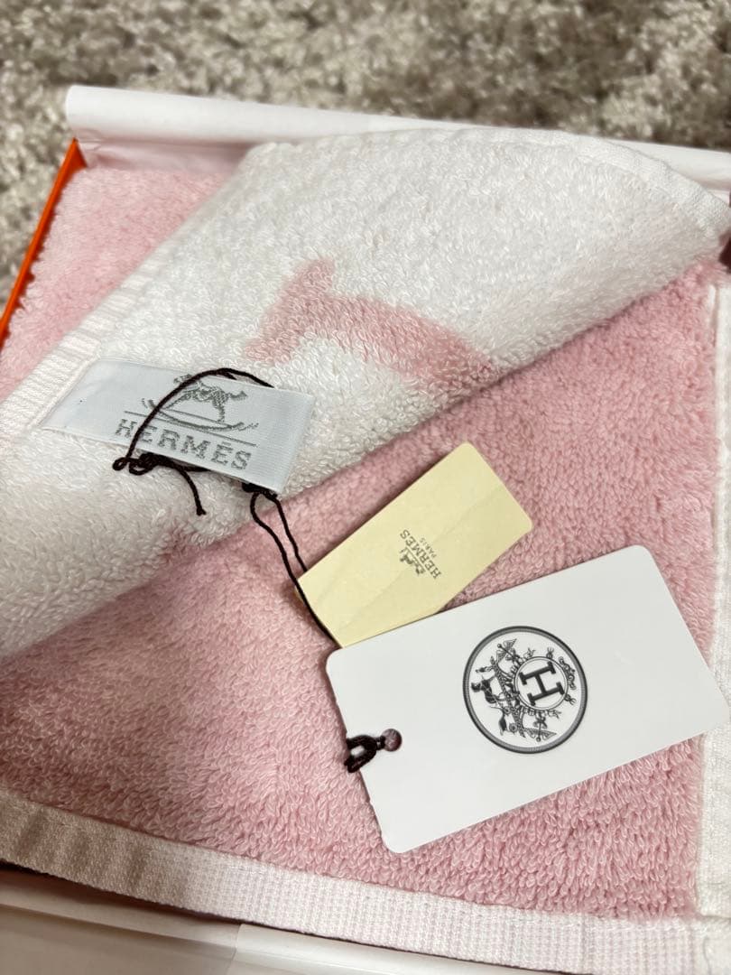 新品HERMES ピンク タオルハンカチ