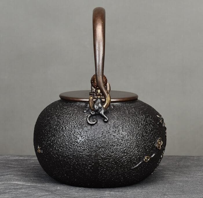 黒色の鉄瓶 花と月のデザイン 容量 : 1.2L