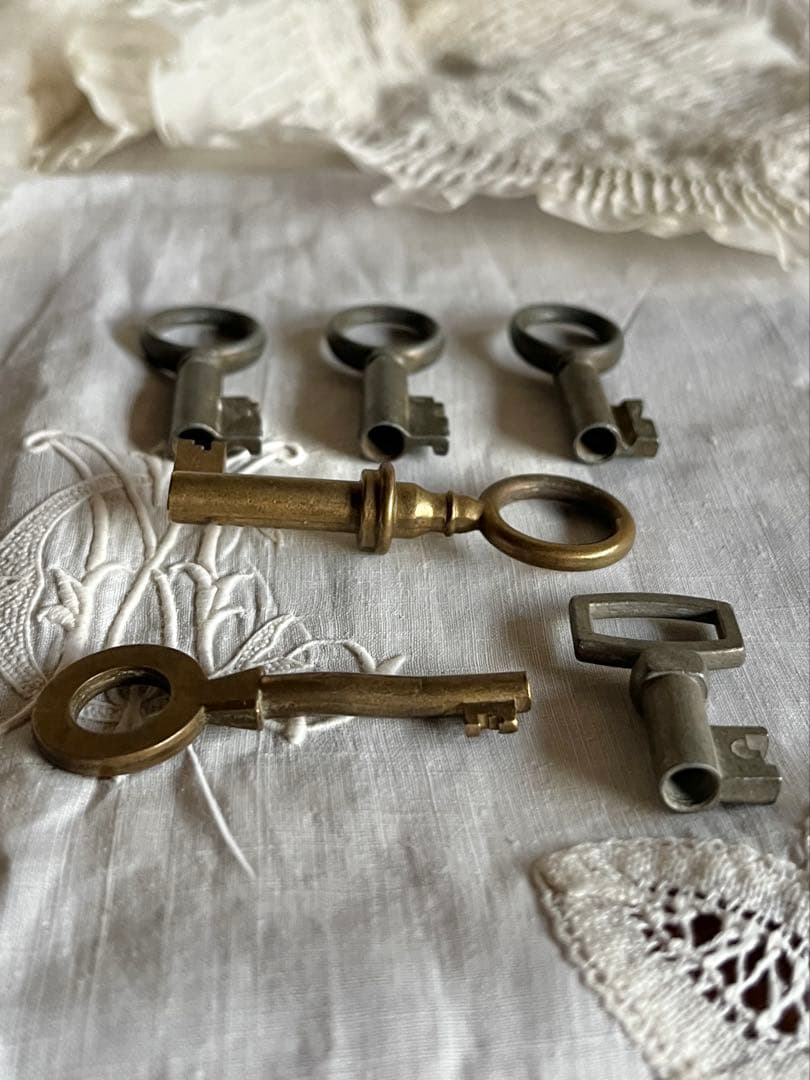 ◆フランスアンティーク｜小さい鍵セットミニサイズシンプル輪っかペンダント幸運