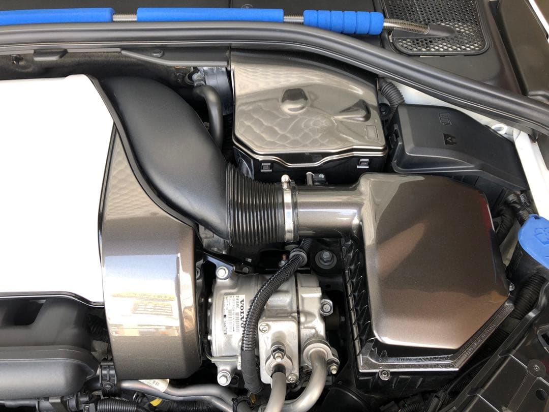 ボルボ、希少Volvo B6304Tエンジン用ヘッドカバー他６点セット