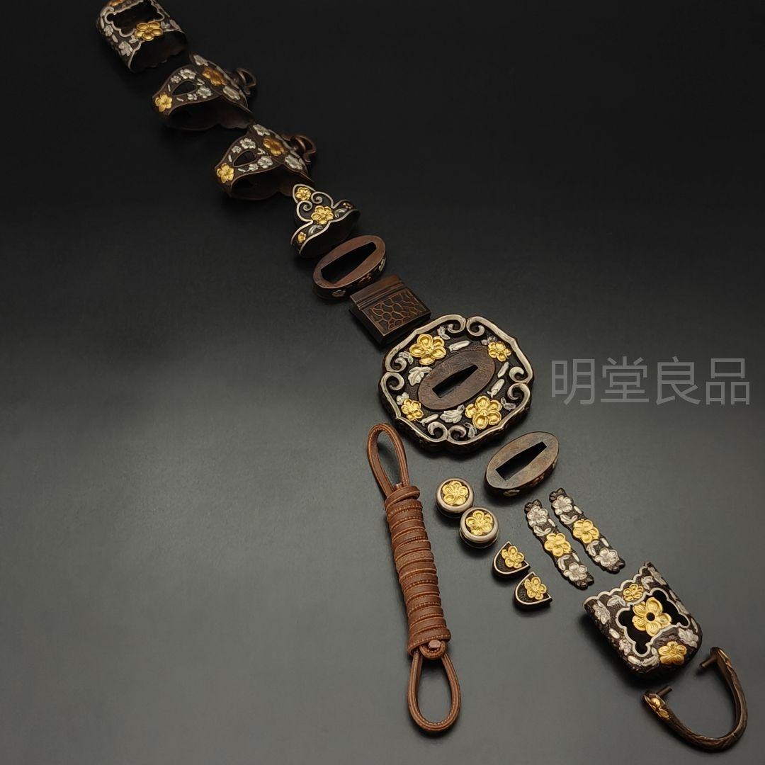 桜の紋太刀　金具　刀鍔　目貫　縁頭　切羽　鐺　柄鞘一式金具　銅製　金銀メッキ