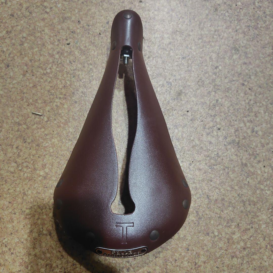 セラアナトミカ　革サドル