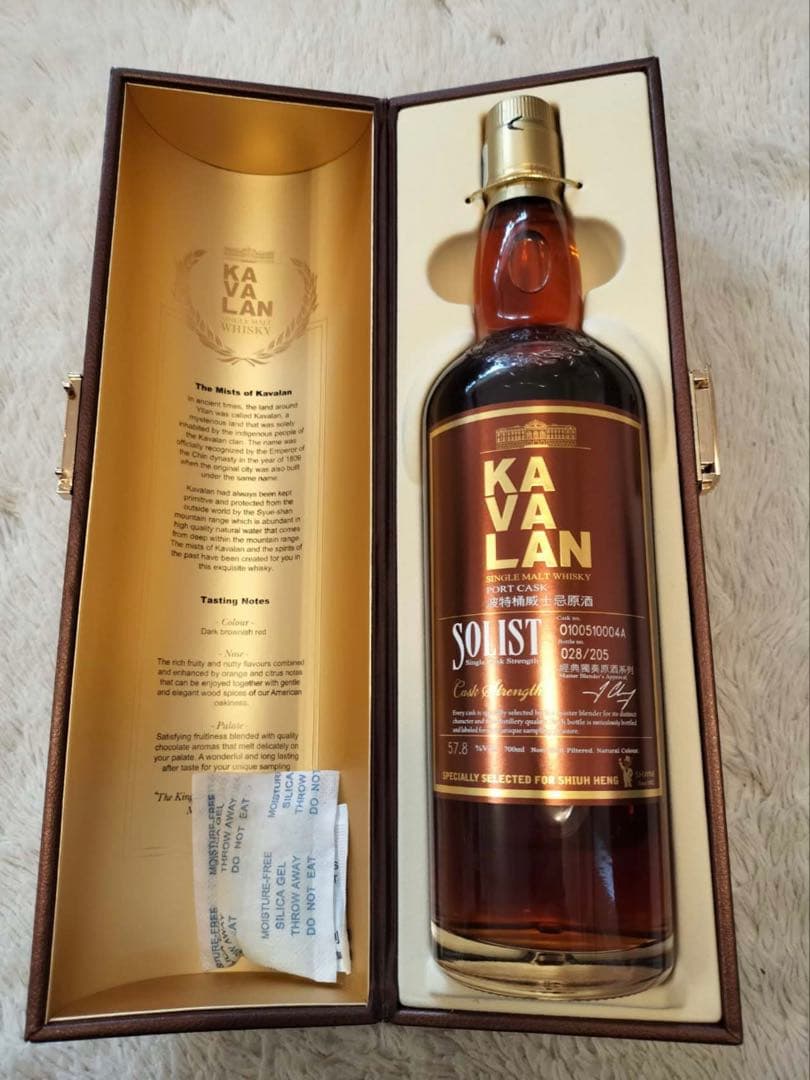 KAVALAN SOLIST シングルモルトウイスキー 700ml 57.8%