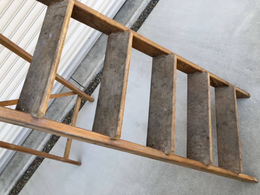 ステップラダー　アンティークラダー　購入金額87000 上も広くて沢山飾れる