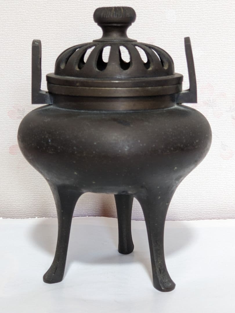 ♦高岡銅器 透し火屋蓋 袴形 三足香炉 銅器 唐金 香道具 置物 飾り 骨董品