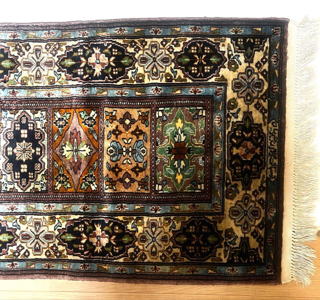 オールド ペルシャ絨毯シルク/ウール混？工房名入り 小窓柄 140㎝