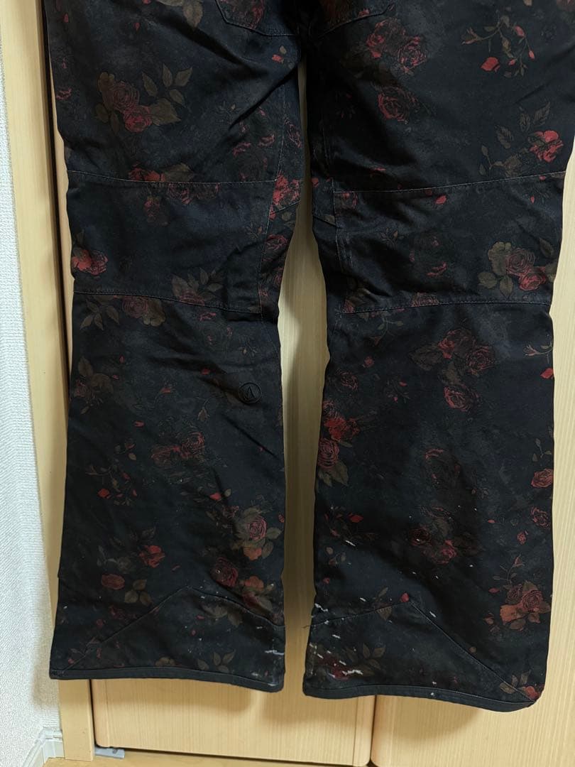 VOLCOM ボルコム スノーボードウェア パンツ ビブパン レディース 花柄