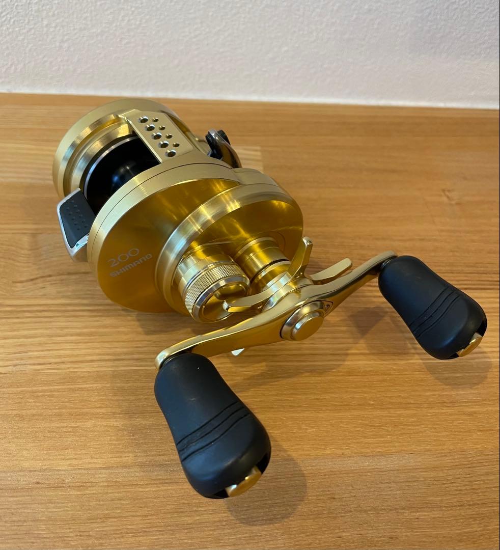 シマノ 14 カルカッタコンクエスト 200 ノーマルギア 右ハンドル 美品
