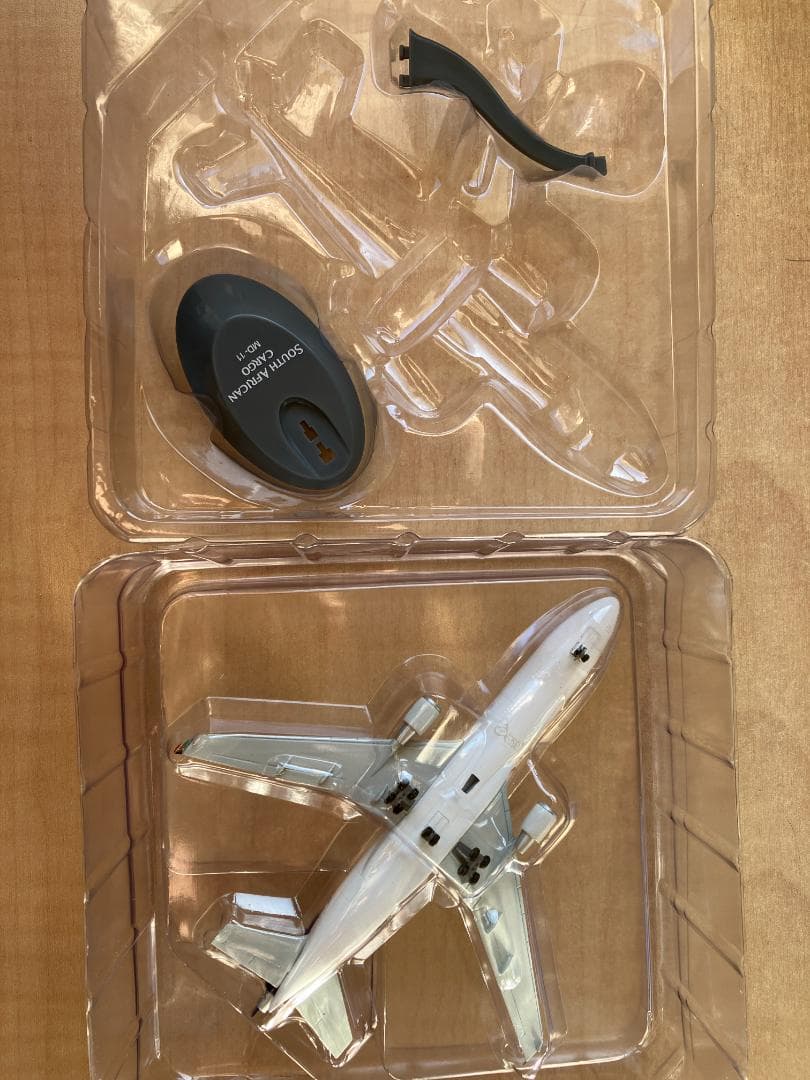 貨物機模型　南アフリカ航空　MD-11　1/400　　け
