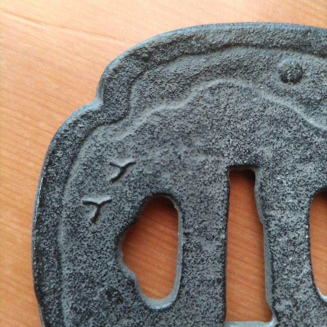 鉄製 鍔 釣り人物彫刻