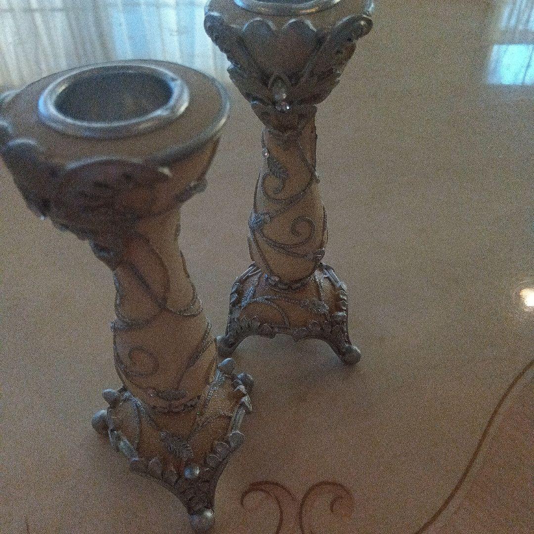 装飾的な金属製キャンドルホルダー2個セット