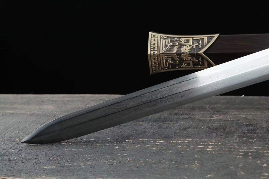 28寸龍吟漢剣（黒檀金） 古兵器 武具　刀装具　日本刀　模造刀 居合刀