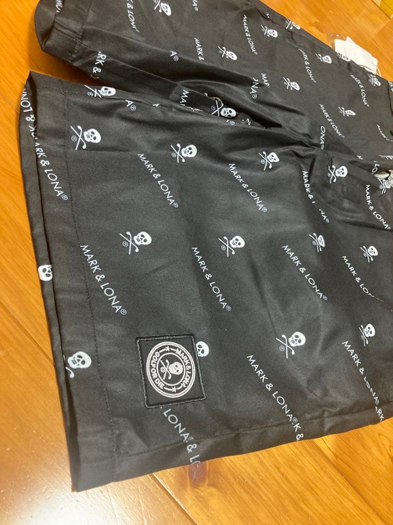 【新品未使用】MARK & LONA ブラックショートパンツ