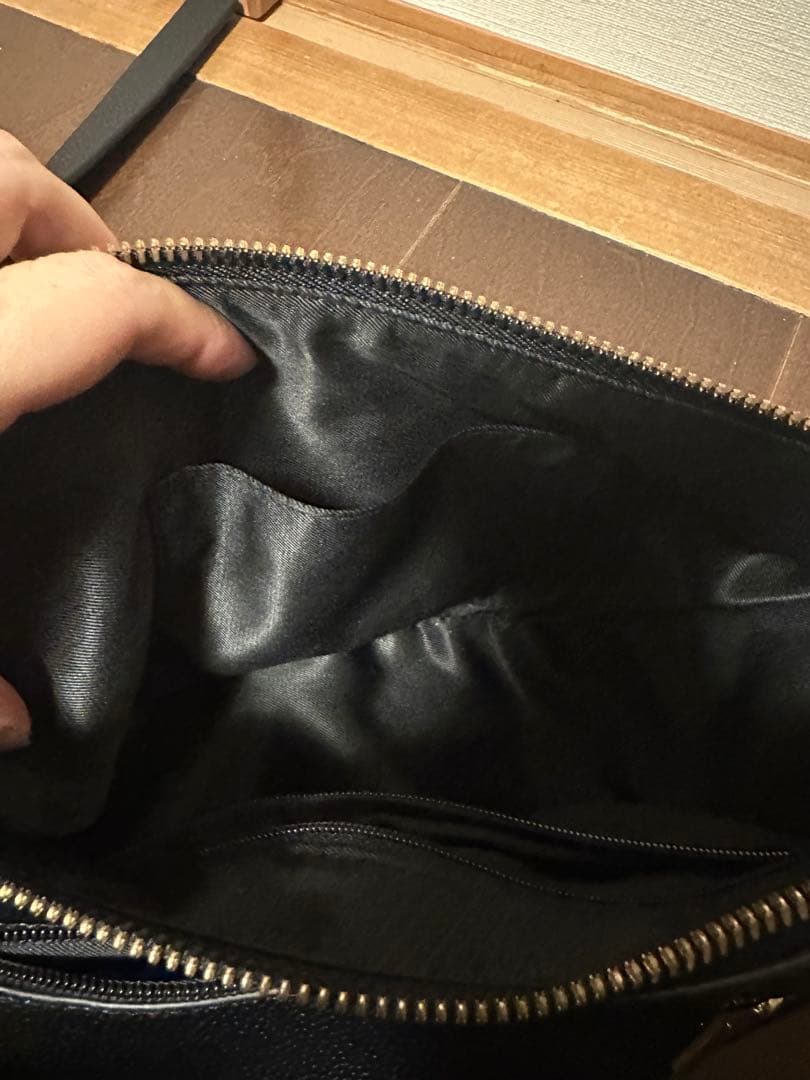 お値下げrivedroiteレザー ボディバッグ 黒カーブボディバッグ