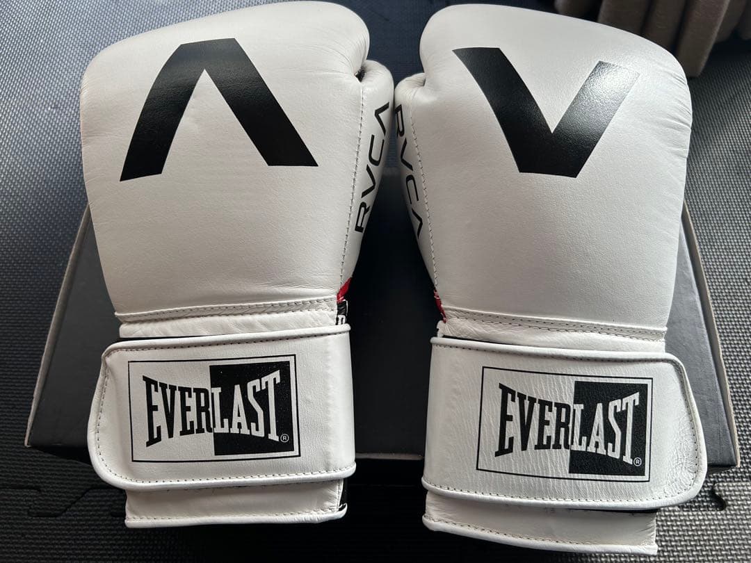 【新品・激レア】RVCA × EVERLAST コラボ ボクシンググローブ完売品