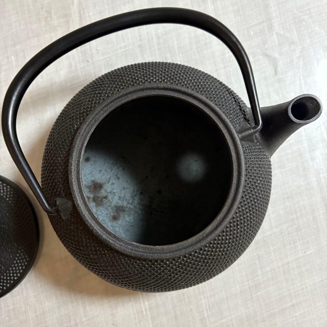 【mido midoさま専用】 岩鋳 鉄瓶 7型アラレ IH対応 黒焼付0.9